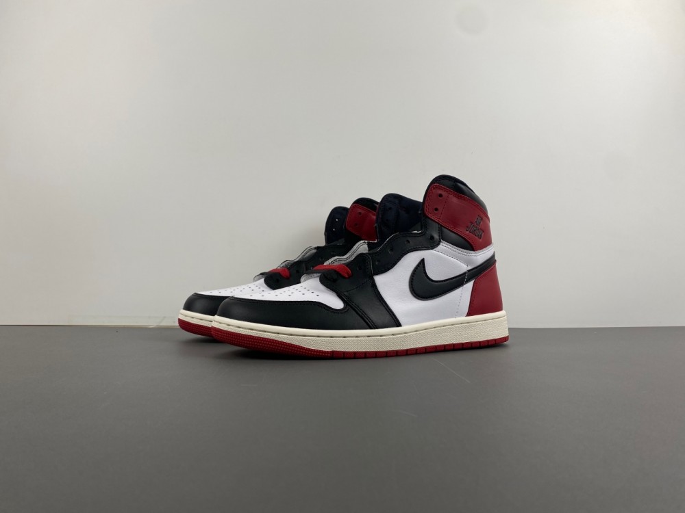 (free shipping)Air Jordan 1 High OG “Black Toe Reimagined”